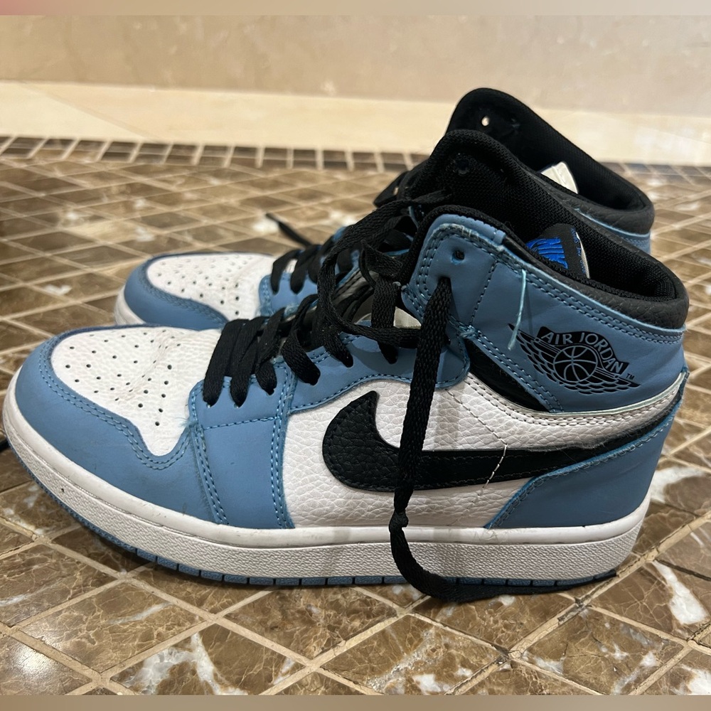 Nike Air Jordan 1 Retro High Golf University Blue 
Barely worn